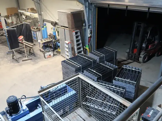 Fertige Gel&auml;nderrahmen in der Werkstatt der Korzenski Service GmbH vor der Auslieferung